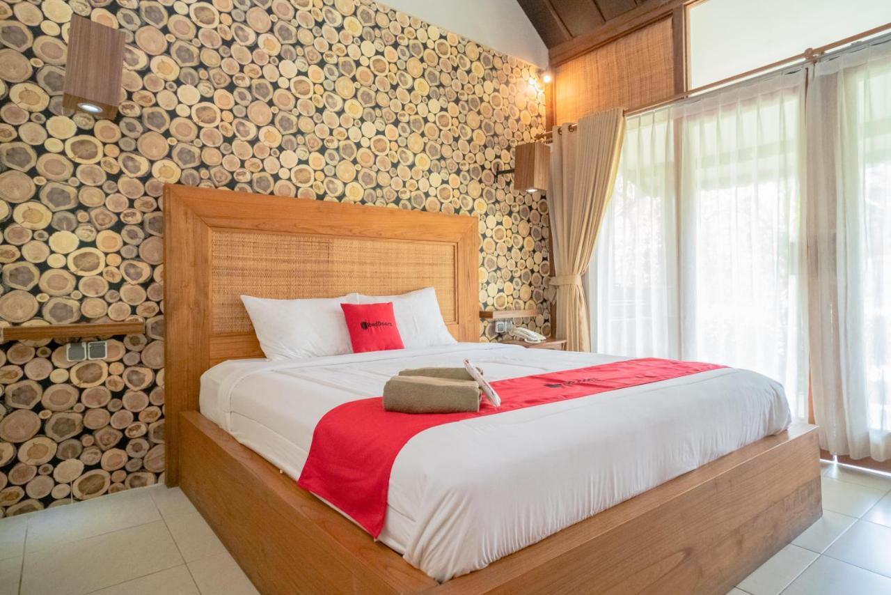 Reddoorz Plus @ Raya Senggigi Lombok Exterior foto