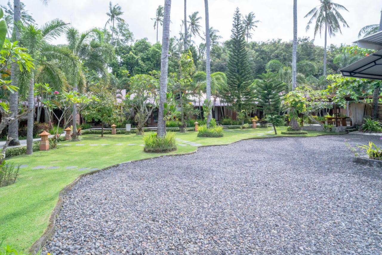 Reddoorz Plus @ Raya Senggigi Lombok Exterior foto